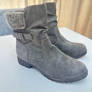 Maurices Boots size 8 brown Buckle winter chic casual side zip heel casual moto